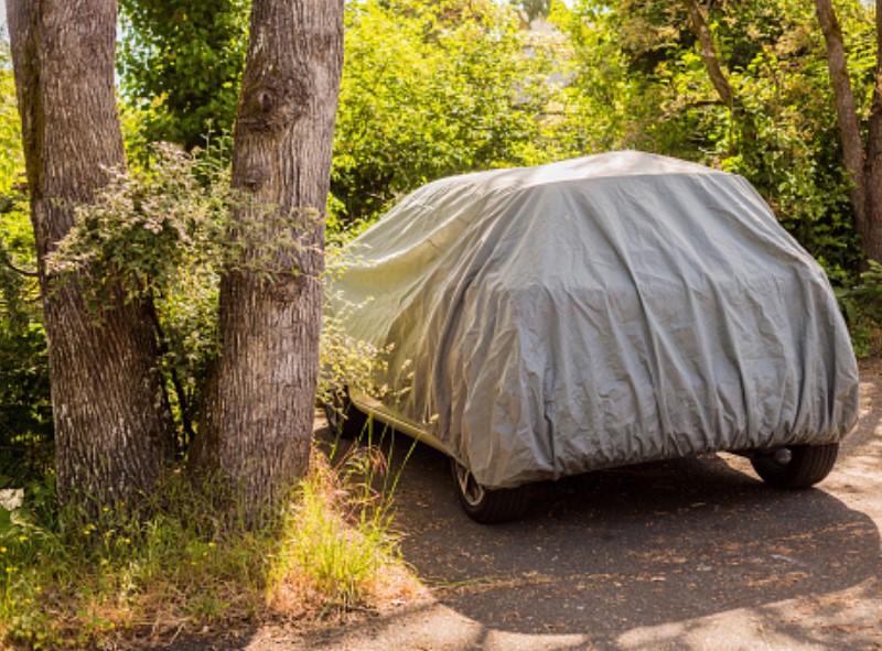 anti-hail sheet for cars designed to withstand a hail storm.